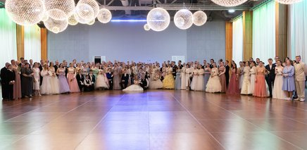 Свыше 400 человек посетило Сретенский бал в Пскове
