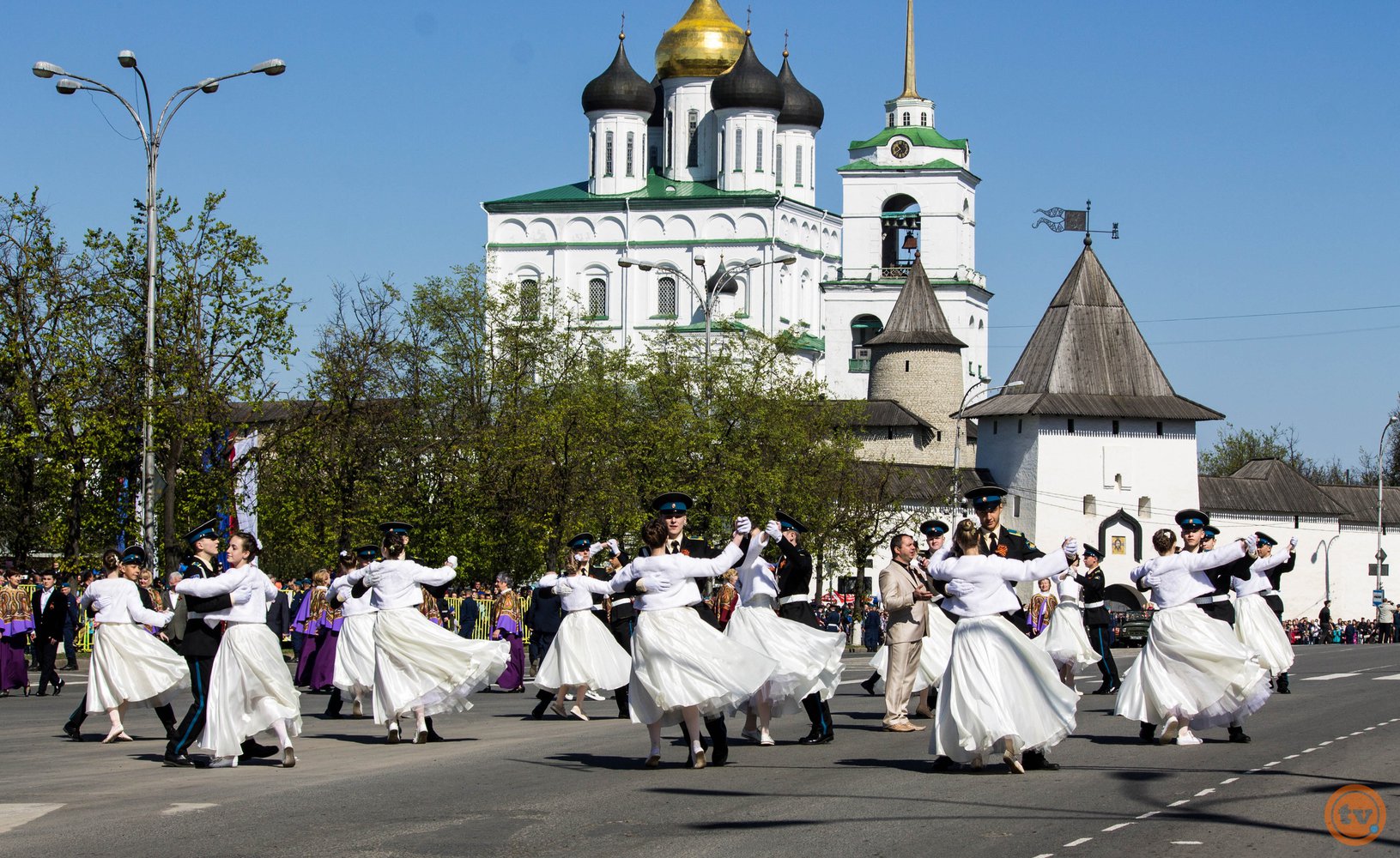 4 мая Псковский городской молодёжный центр впервые проведёт «Бал Победы».