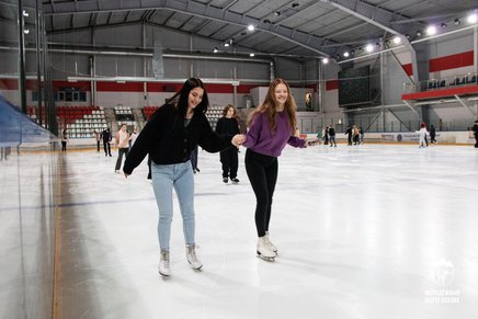 Покататься на коньках бесплатно может молодёжь в Ледовом дворце