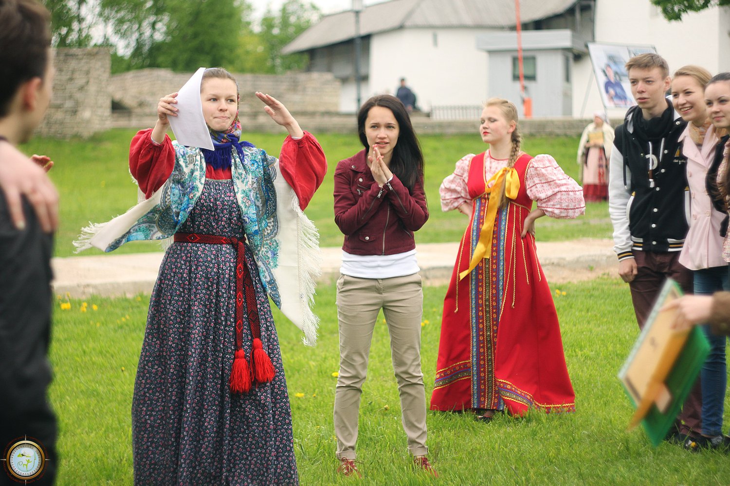Более десяти студенческих команд собрались в Псковском Кремле перед Приказными палатами, чтобы прикоснуться к традиционной культуре и оценить собственные познания в области истории родного края.