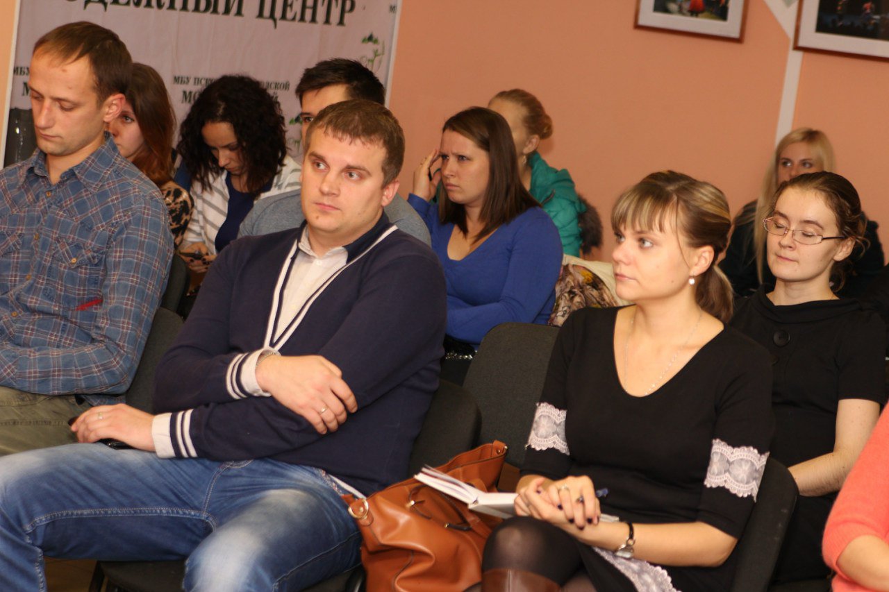 19 ноября на базе городского молодёжного центра впервые состоялся семинар, посвящённый информированию молодых граждан города Пскова о существующих выплатах, субсидиях и программах социального характера.