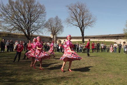 На Пасхальном фестивале в Пскове собрано 17,5 тысяч рублей для лечения маленькой псковички