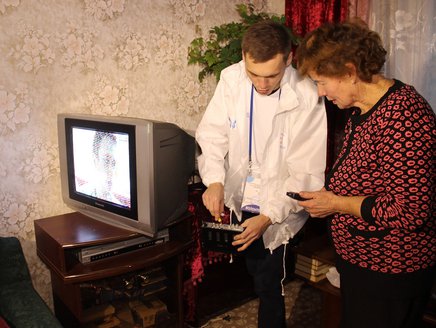 Молодёжный центр ищет волонтёров, готовых помогать псковичам с подключением цифрового телевидения