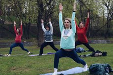 Йога на улице пройдёт в Финском парке для псковичей Псковский городской молодёжный центр приглашает молодёжь Пскова на бесплатное занятие по йоге на улице