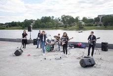 Псковский городской молодёжный центр приглашает местных музыкантов принять участие в творческом безобразии.