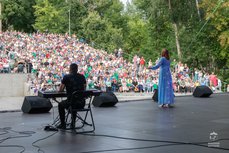 13 августа в Зелёном театре города Пскова прошёл концерт в честь юбилея Псково-Печерского монастыря, которому этим летом исполнится 550 лет.