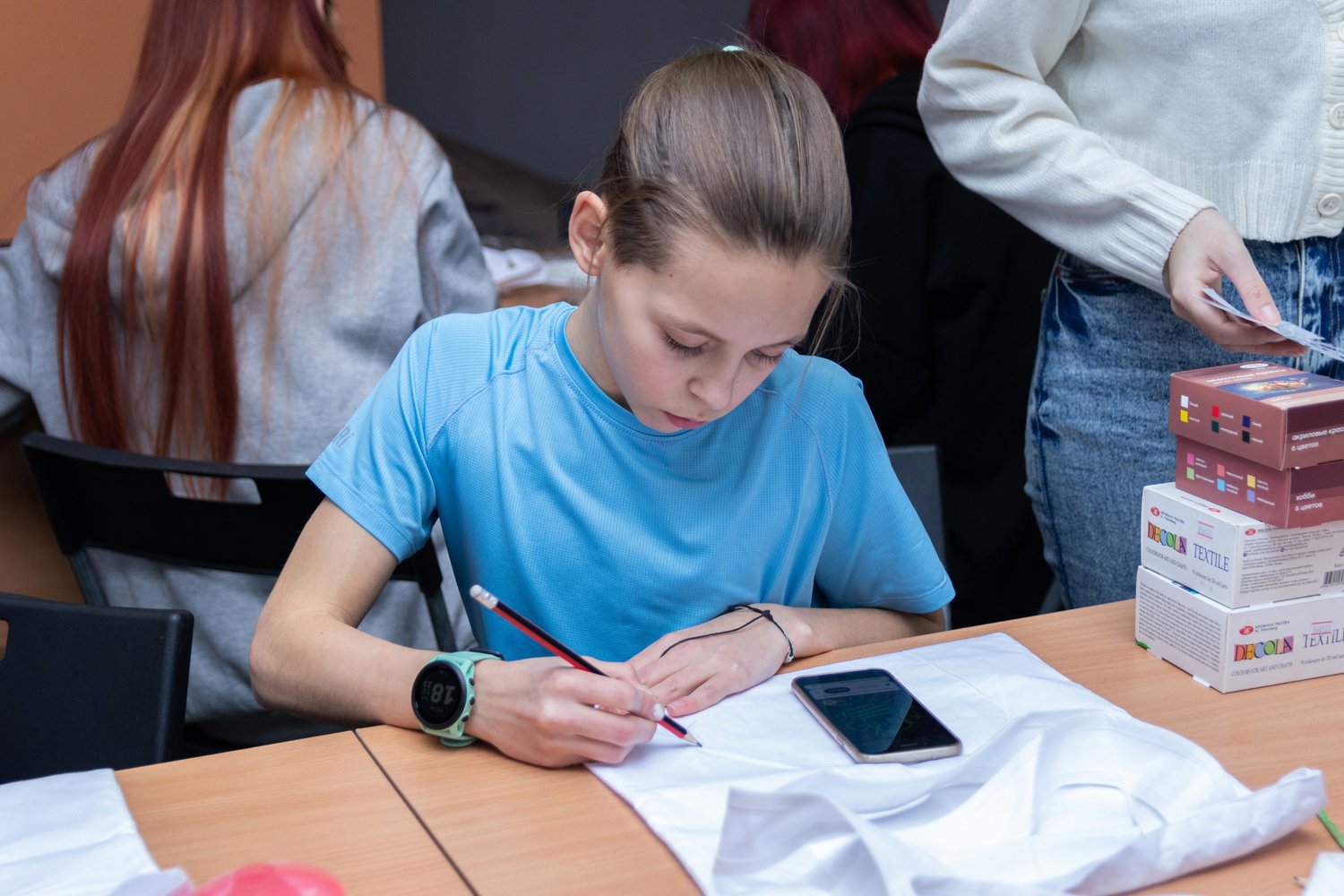 11 августа Псковский городской молодёжный центр приглашает молодёжь от 14 до 35 лет принять участие в бесплатном мастер-классе по живописи «Тропические цветы».