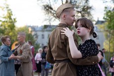 Более 900 человек смогли потанцевать на псковском Балу Победы 20 мая в Парке реки Псковы состоялся третий молодёжный Бал Победы.