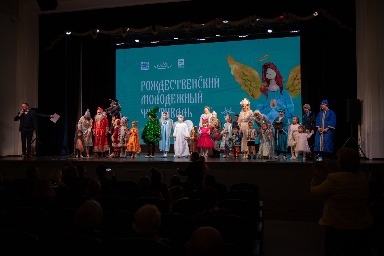 С 6 декабря по 14 января в Пскове проходит молодёжный Рождественский фестиваль.