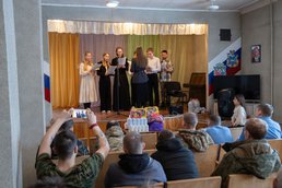 Помощь бойцам передали в госпитале Пскова благодаря благотворительной ярмарке