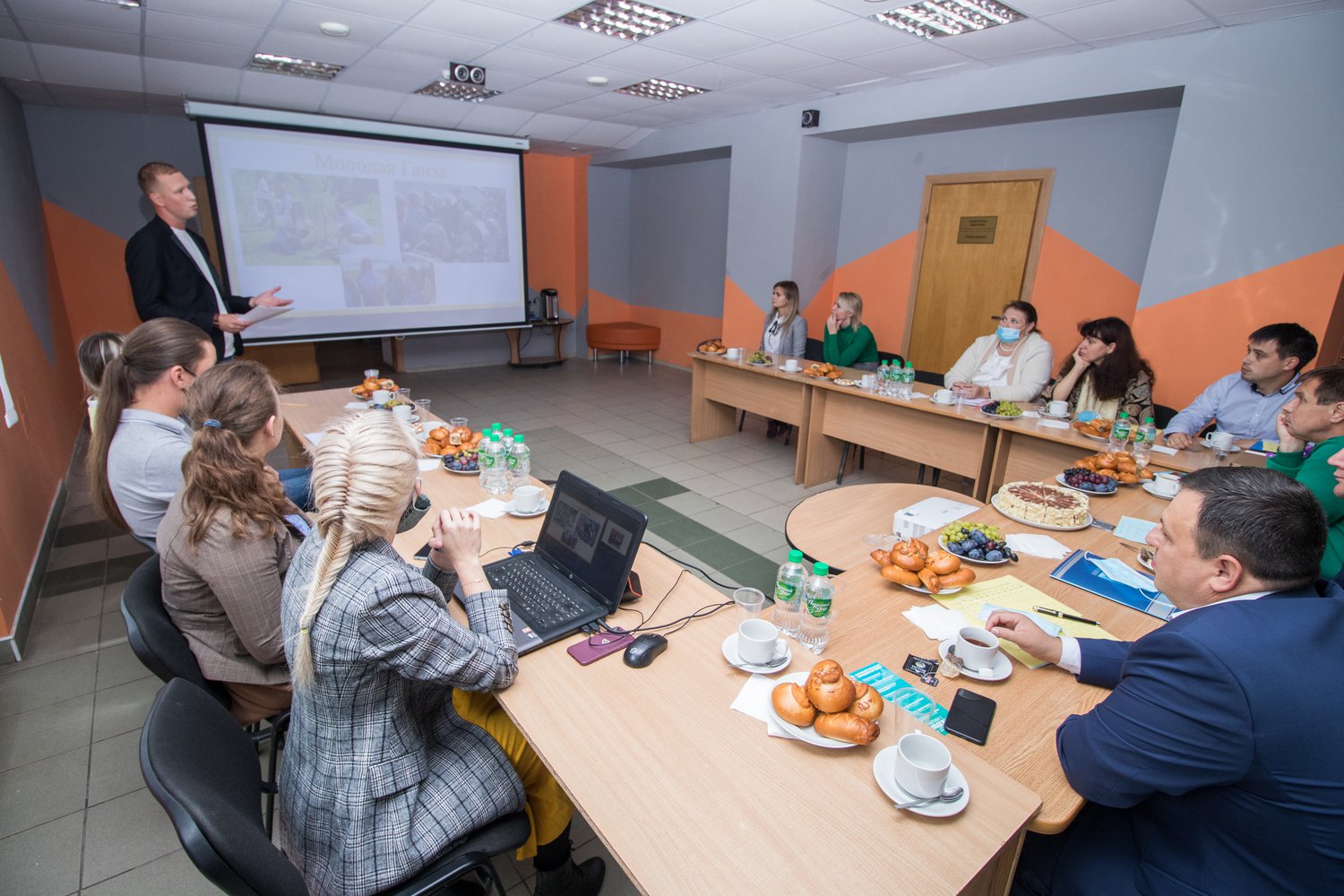 Глава администрации города Пскова поздравил псковский городской Молодёжный центр с юбилеем