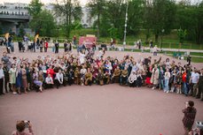 Более 900 человек смогли потанцевать на псковском Балу Победы Более 900 человек смогли потанцевать на псковском Балу Победы