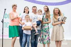 Семейные фотографии псковичей могут стать частью пасхальной выставки