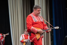 В Пскове продолжается раздача пригласительных на Пасхальный концерт