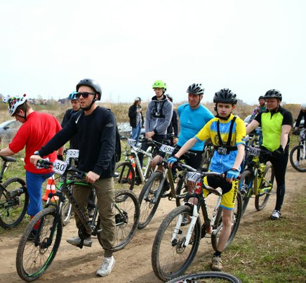 В деревне Родина прошло первенство и чемпионат Пскова по велоспорту маунтинбайку 