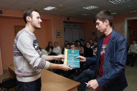 23 псковича получили сертификаты Ганзейских волонтеров в Молодежном центре