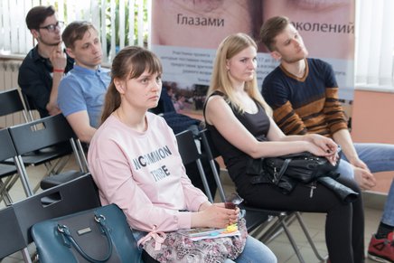 Магистрантам кафедры социальной работы ПсковГУ рассказали о деятельности Молодежного центра в Пскове