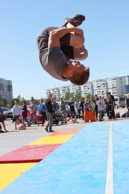 Паркур-фестиваль «Без границ» открыл сезон экстремальных видов спорта в Пскове