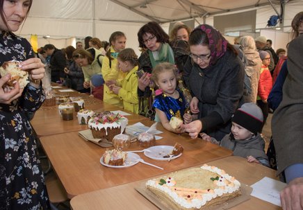 Более 13 тысяч рублей на лечение псковички собрал Пасхальный молодежный фестиваль-ярмарка