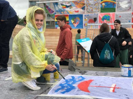 Псковская делегация Молодой Ганзы в Ростоке нарисовала корабль толерантности и прошла торжественным Ганзейским шествием по городу