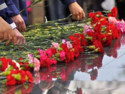 В Пскове торжественными митингами почтили память павших в годы Великой Отечественной войны 