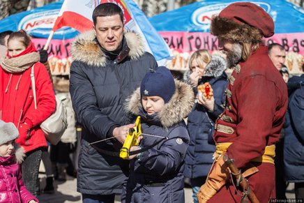 Пострелять из луков и арбалетов смогут участники Пасхального молодежного фестиваля 15 апреля