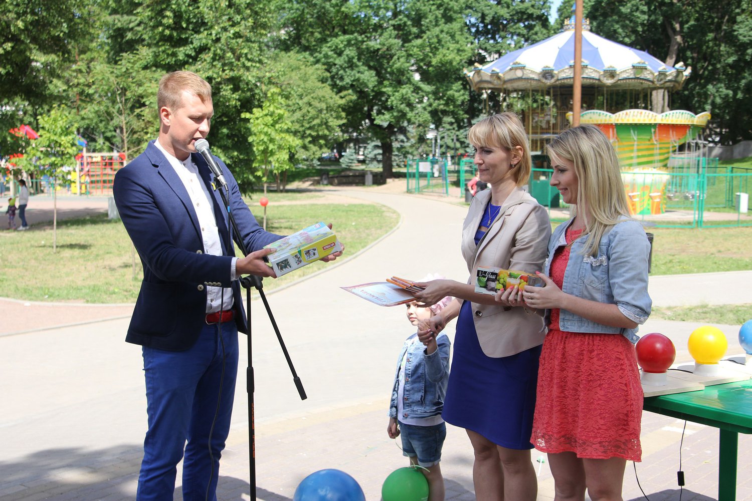 В субботу, 4 июня, Молодежный центр провел игру для молодых семей города Пскова. Мероприятие было посвящено Международному Дню защиты детей.